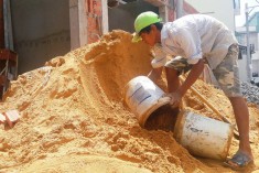 Loạt dự án xây dựng tại Tp.HCM điêu đứng vì giá cát tăng